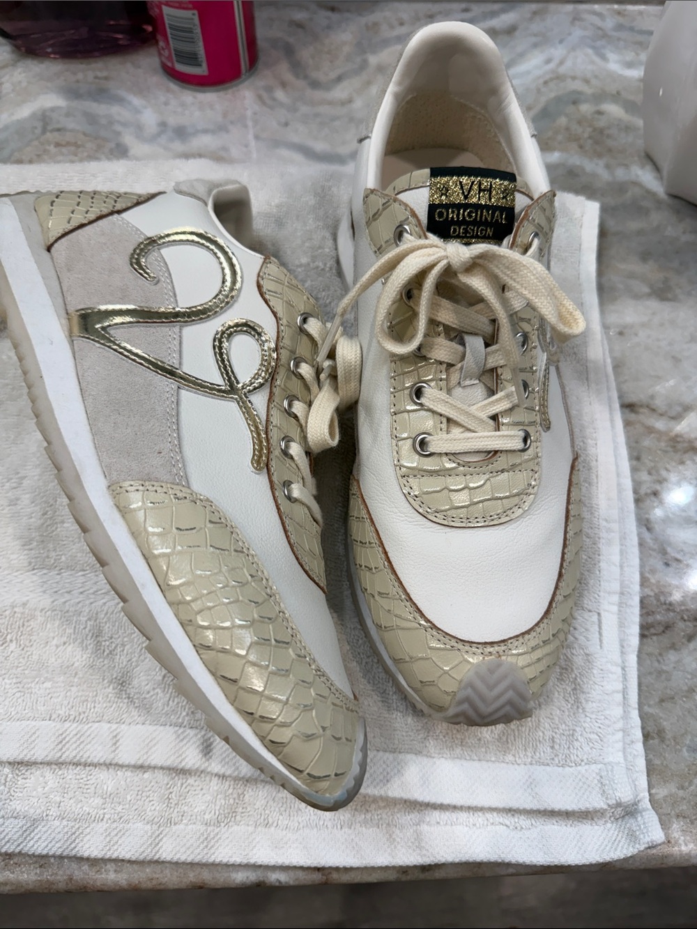 Vintage Havanna Beige & White Croc-Accent Leather Sneakers